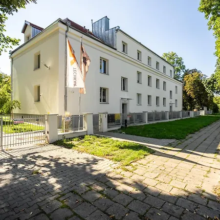 Rycerska Apartments With Parking By Noclegi Renters Poznan Room photo