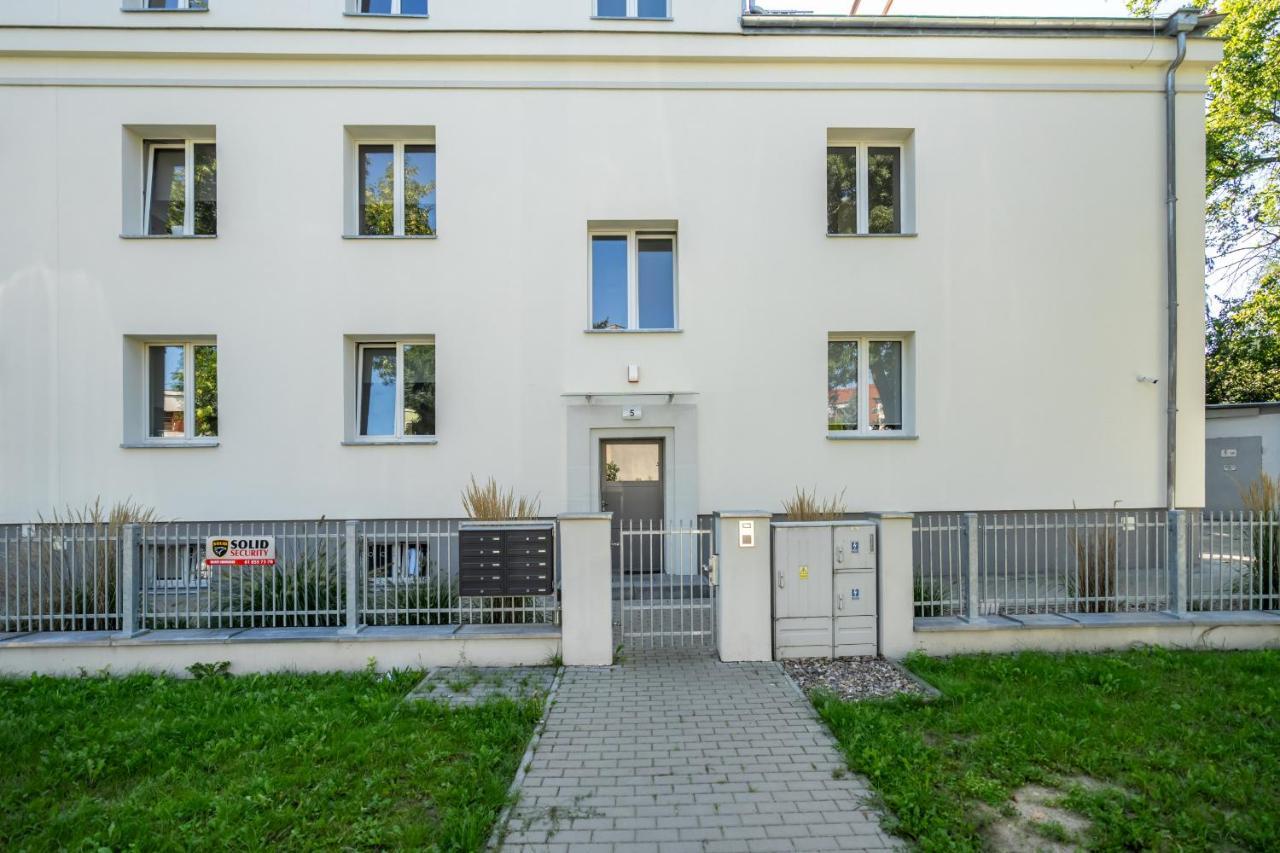 Apartment Rycerska With Parking By Renters Poznan